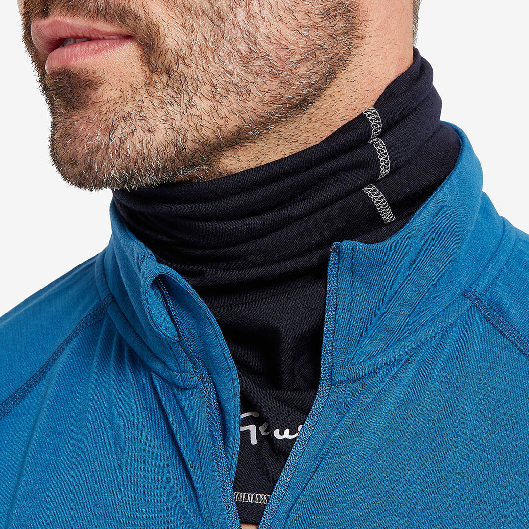 Man wearing a Genus Merino Neckwarmer 