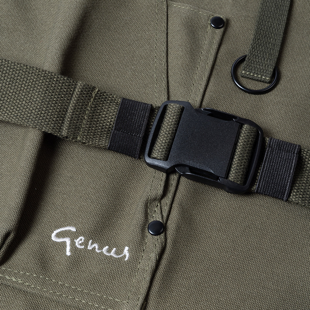 Close up of a buckle for a Genus gardening apron