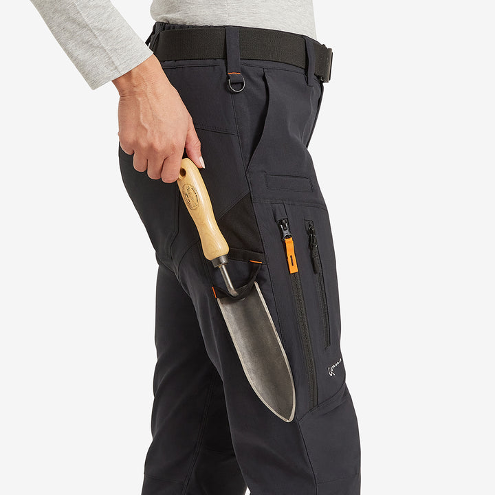 Knife pocket on the Genus Women's Gardening Propants