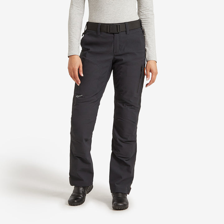 Woman wearing a pair of Genus Women's Gardening Propants